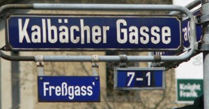Fressgass (Autor JuergenG - Wikimedia)