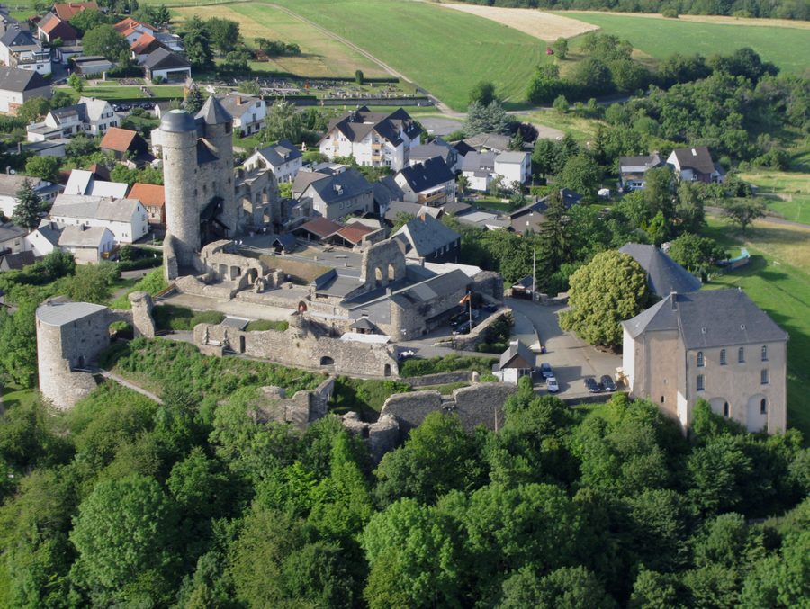 Burg Greifenstein aus der Luft