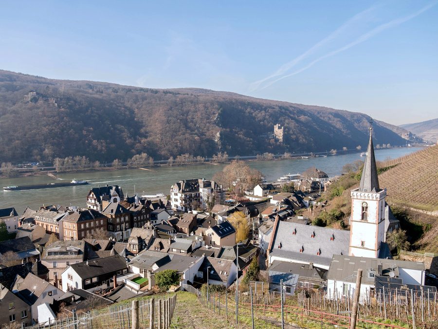 View over Assmannshausen and the Rhine, with the Catholic parish church Heilig Kreuz on the left