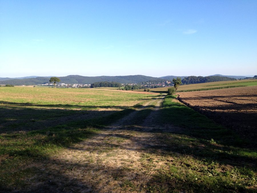 Blick vom Habichtswaldsteig auf Naumburg (Hessen) nahe dem Café Hasenacker