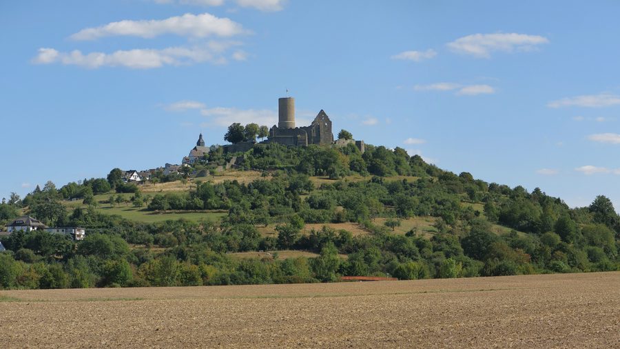 Burg Gleiberg bei Gießen in Hessen, von Nordwesten gesehen