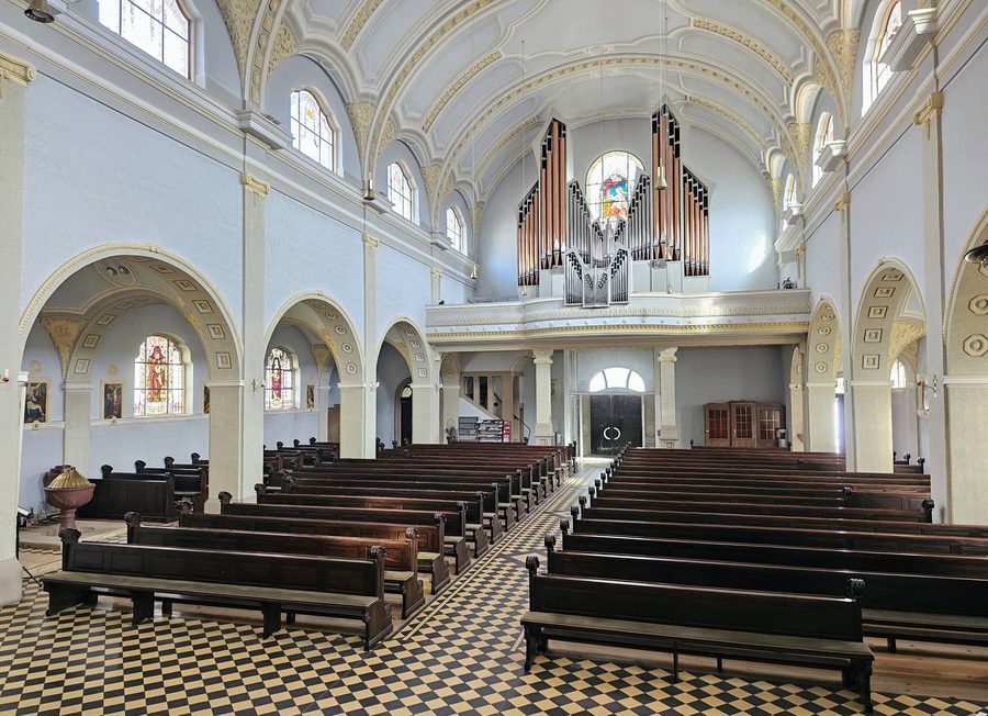 Katholische Pfarrkirche Herz Jesu in Obertshausen, Hessen