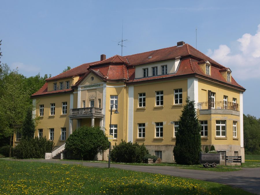 Rathaus der Gemeinde Hohenroda, ein 1909 erbautes ehemaliges Herrenhaus