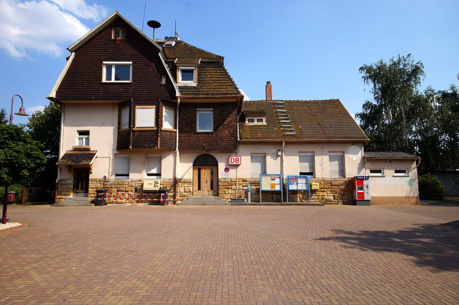 Das Bahnhofsgebäude des Groß-Rohrheimer Bahnhofs