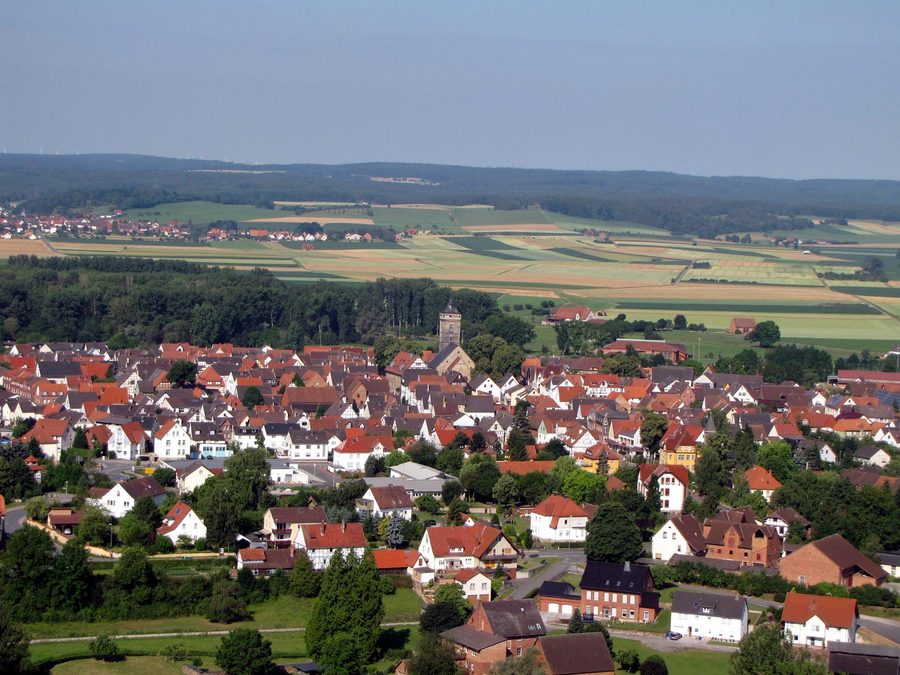 Blick von der Kugelsburg auf die Stadt Volkmarsen in Nordhessen