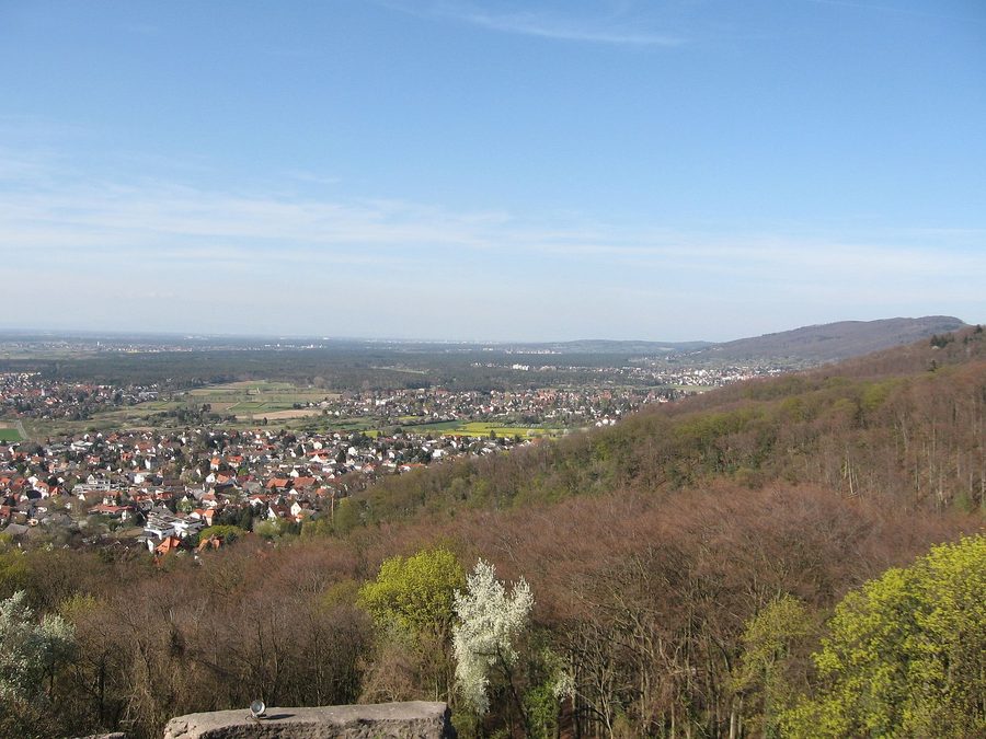 Blick vom Alsbacher Schloss über die Landschaft der Bergstraße nach Norden