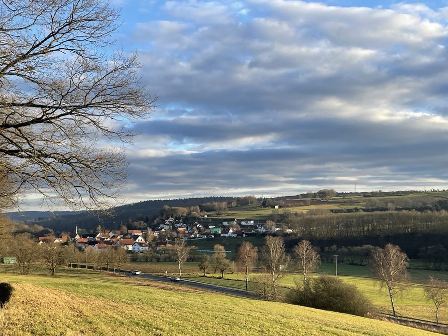 Gittersdorf in Hessen mit landwirtschaftlich geprägtem Umfeld