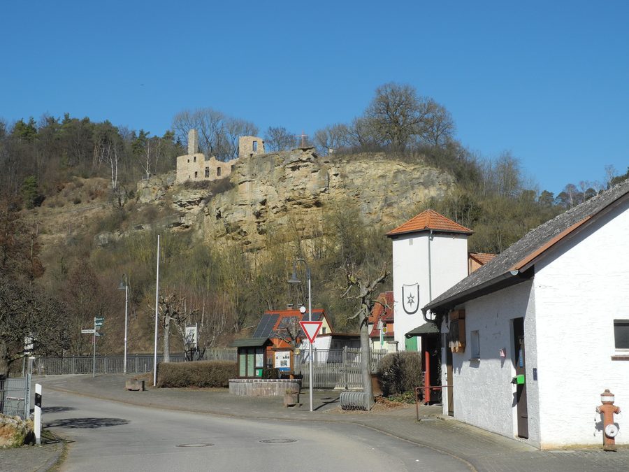Ruine des romanischen Klosters Werbe am Ortsrand von Ober-Werbe
