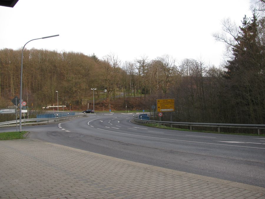 Bundesstraße 3 im Schocketal bei Simmershausen in Fuldatal, Landkreis Kassel
