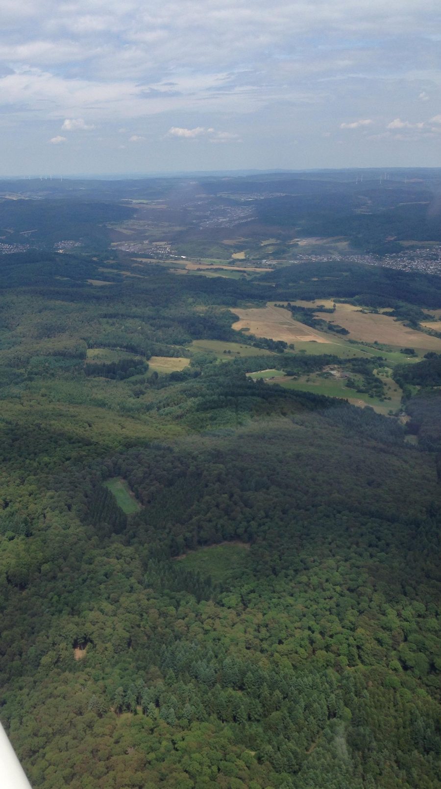 Landschaft an der Alteburg in der Hörre mit der Ballersbacher Viehweide und dem Aartal im Hintergrund