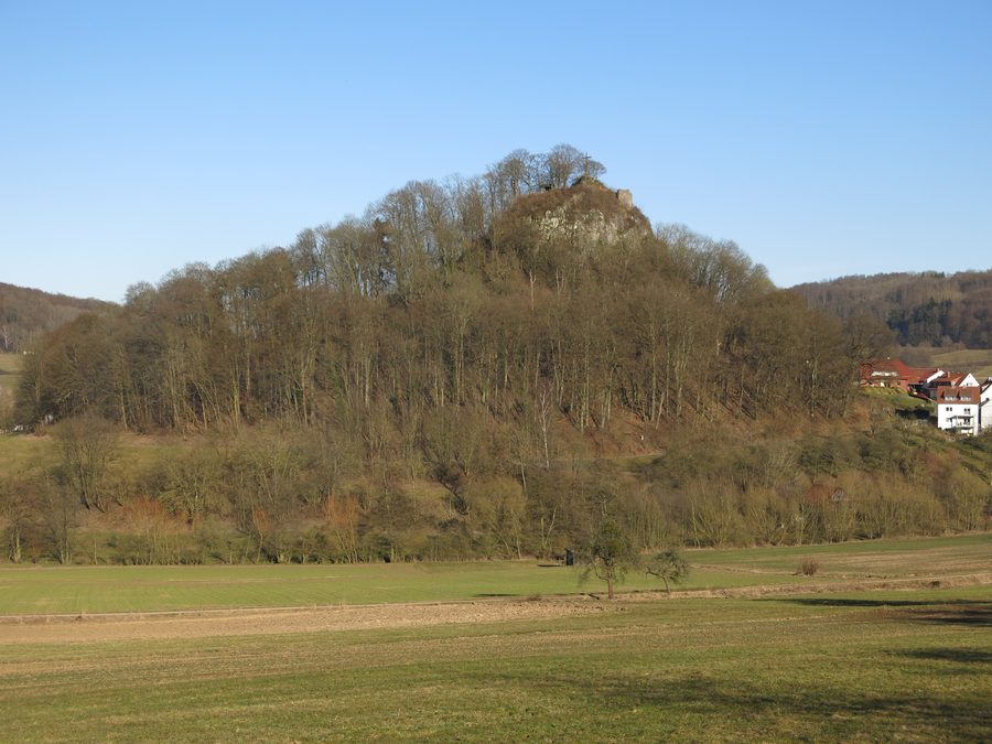 Burgruine Haselstein in der Rhön, gesehen aus südwestlicher Richtung