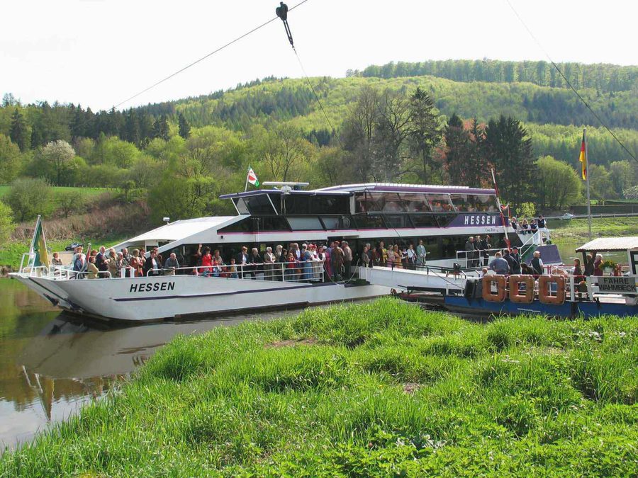 Fahrgastschiff Hessen auf der Weser bei Wahmbeck