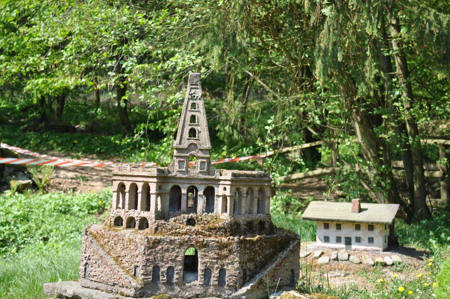 Miniatur des Herkules auf dem Mühlenplatz Gieselwerder