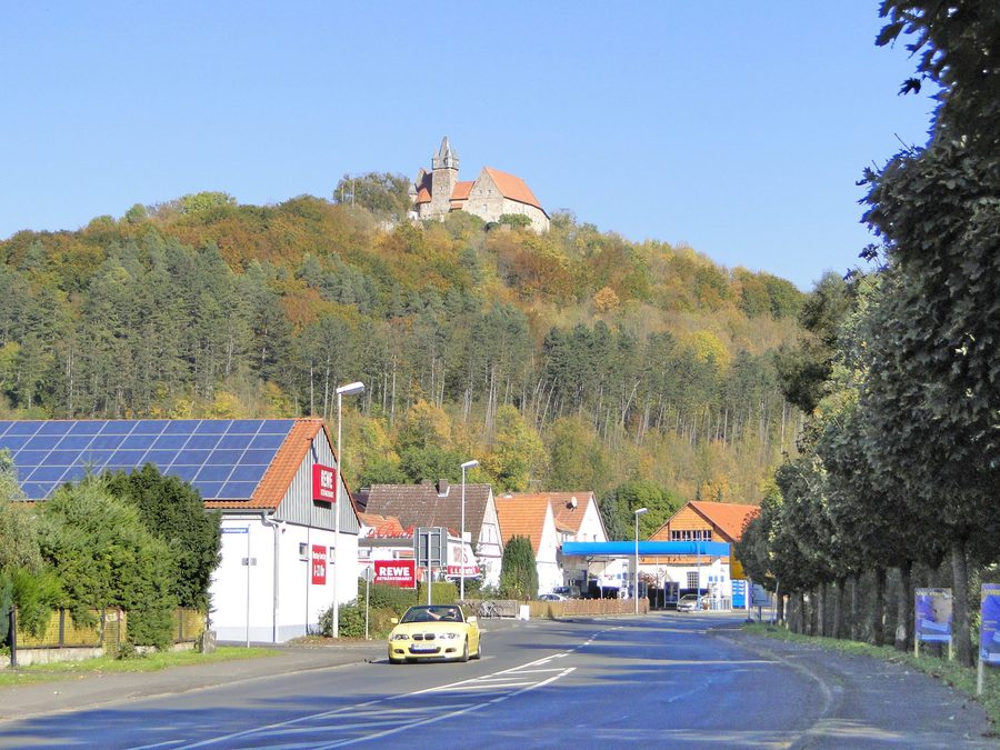 Blick von der Melsunger Straße in Spangenberg auf Schloss Spangenberg