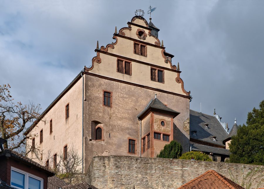 Burg Kronberg, vom historischen Ortskern aus gesehen