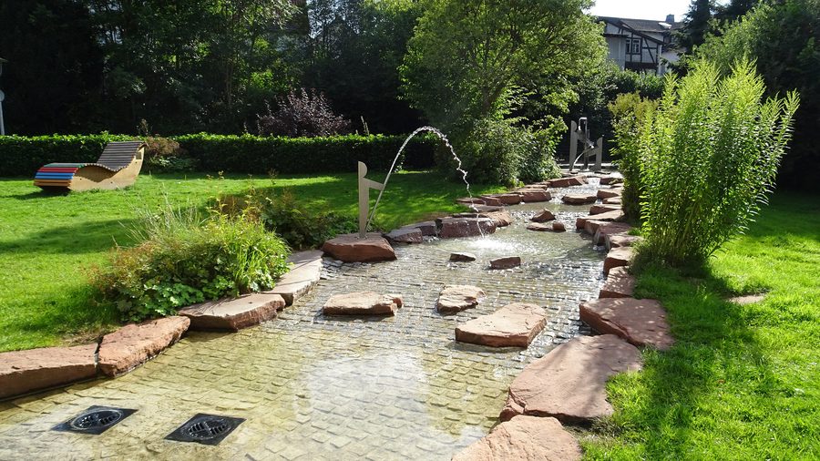Kneipp-Becken im Kurpark von Bad Endbach