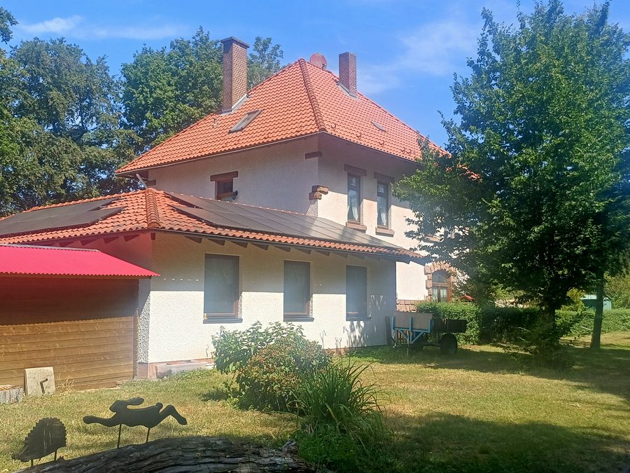 Blick vom Bahnradweg auf den Bahnhof Olberode