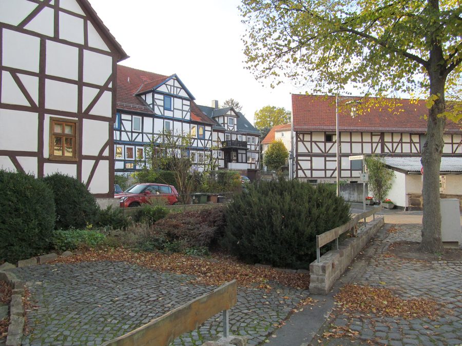 Häuser am Beginn der Brückenstraße in Lohfelden-Crumbach