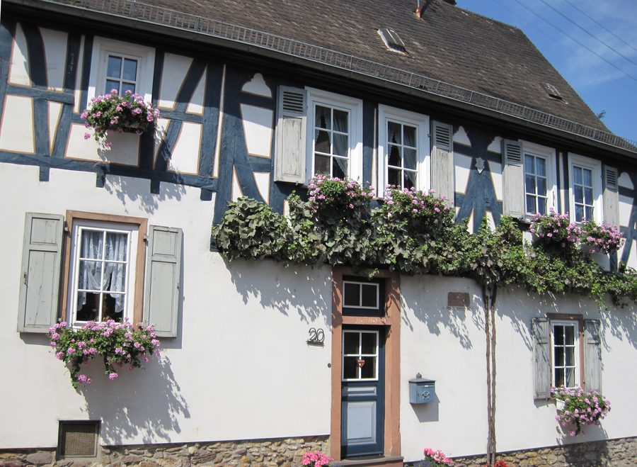 Historisches Fachwerkhaus im Burggraben von Hattenheim im Rheingau