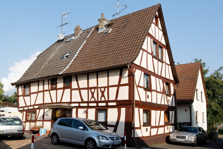Fachwerk-Doppelhaus in der Maingasse in Klein-Krotzenburg am Mainufer