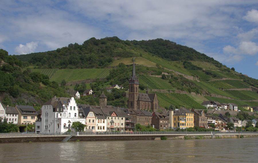 Lorchhausen, Ortsteil von Lorch am Rhein, am Rheinufer