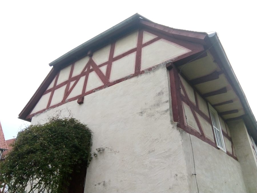 Außenansicht der Alten Kirche in Bürgeln bei Cölbe