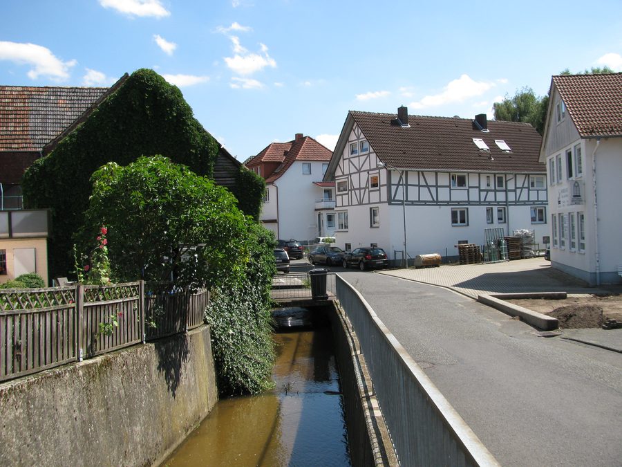 Die Aula in Oberaula unterhalb der Niederrheinischen Straße