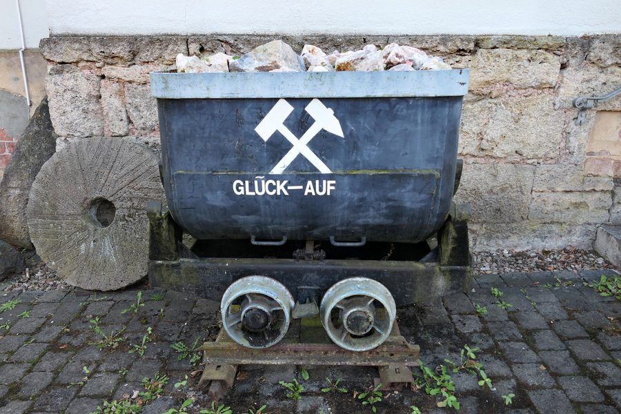 Grubenwagen vor dem Heimat- und Bergbaumuseum Nentershausen