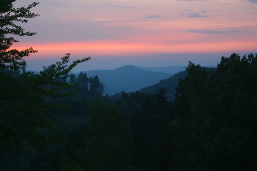 Stimmungsvoller Sonnenuntergang im Lahn-Dill-Bergland bei Wolzhausen