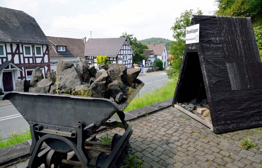 Steeklopper-Denkmal eines ehemaligen Steinbruchs in Mornshausen bei Dautphetal