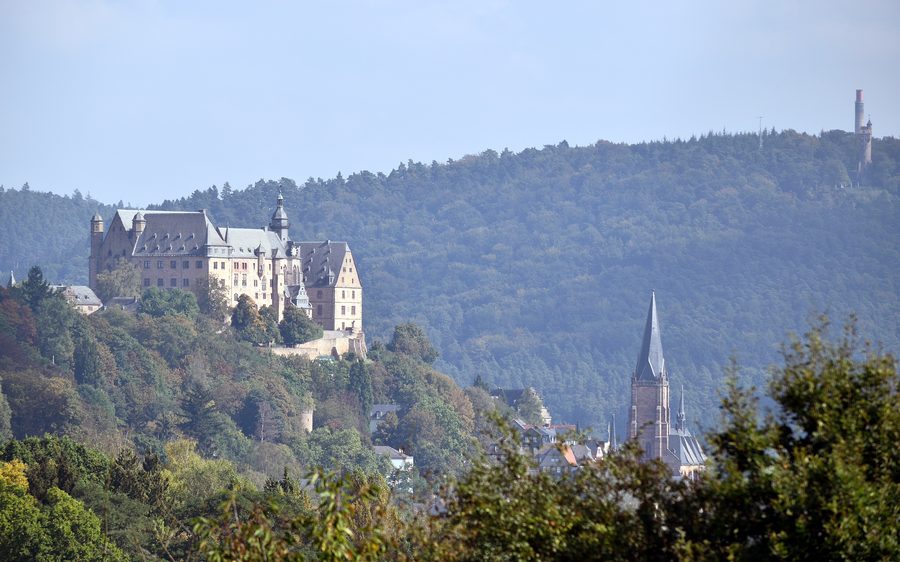 Marburger Schloss mit der Marienkirche und dem Spiegelslustturm in Marburg