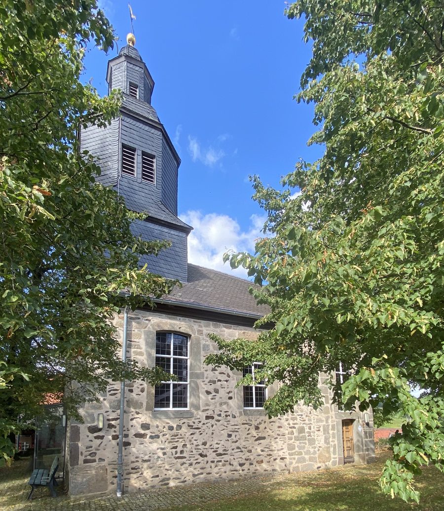 Außenansicht der Evangelischen Kirche in Leuderode