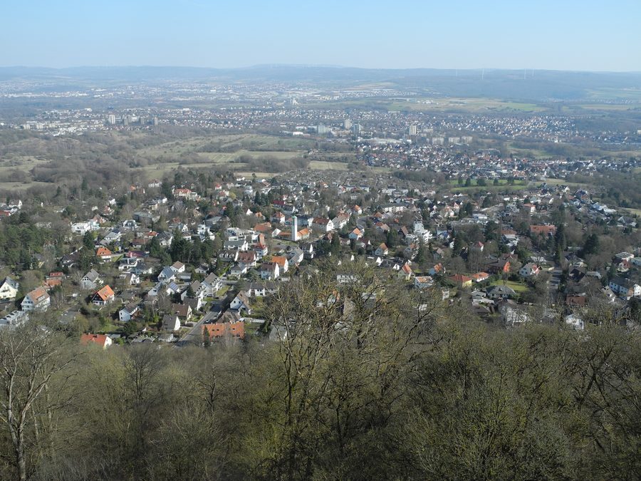 Blick vom Bismarckturm auf den Kasseler Stadtteil Brasselsberg