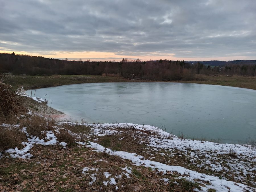 Ehemalige Tongruben von Hintermeilingen mit großem Teich