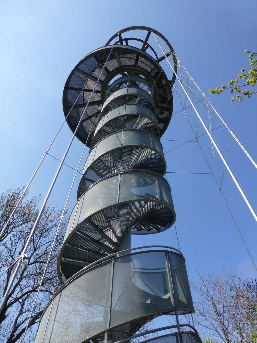 Wendeltreppe im Aussichtsturm auf dem Wingertsberg in Dietzenbach