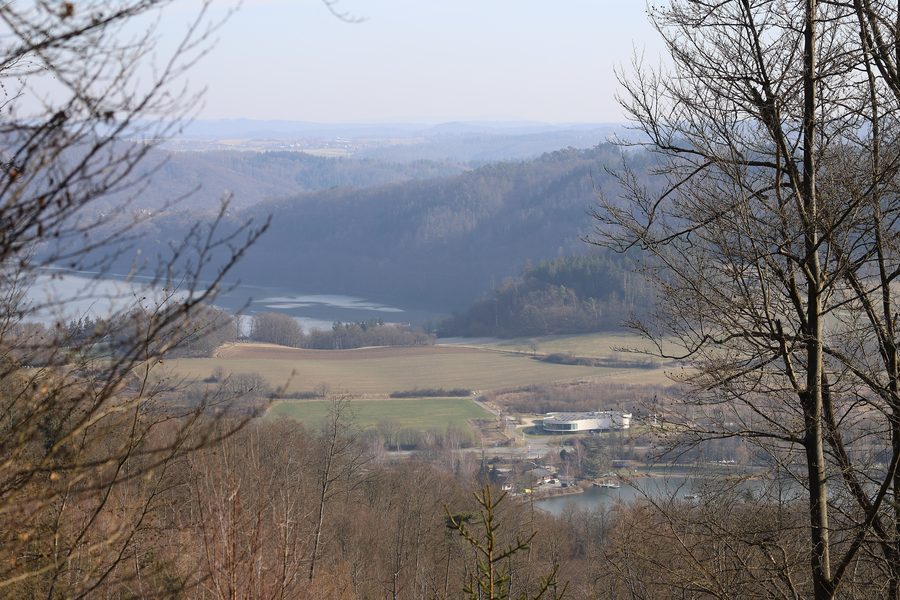 Nationalpark Kellerwald-Edersee in Hessen mit dem Edersee im Hintergrund
