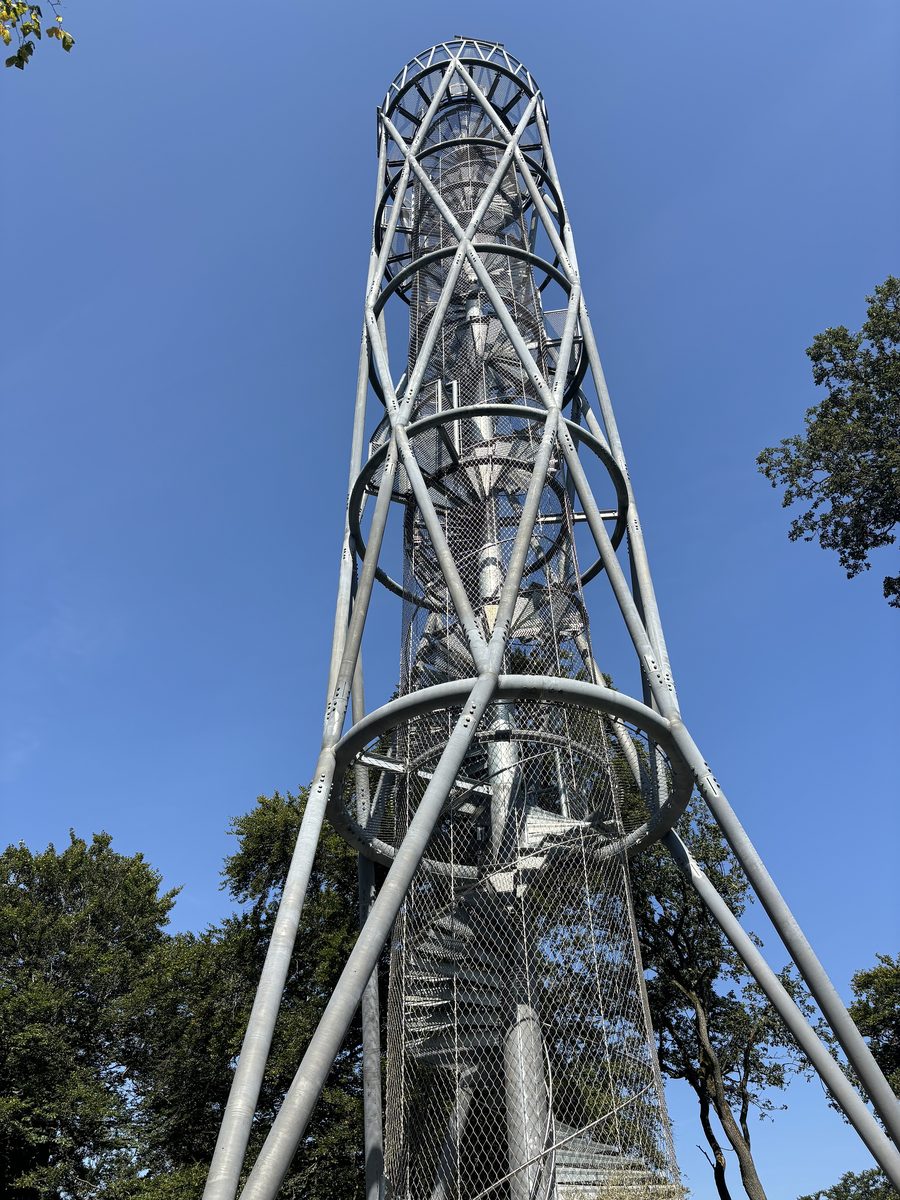 The Atzelbergturm observation tower in Eppenhain, Kelkheim, viewed from below.