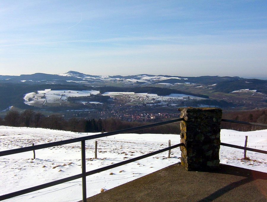 Blick vom Buchschirmberg auf Hilders in der Rhön